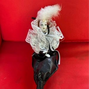 Music Box Perriot Clown (works)